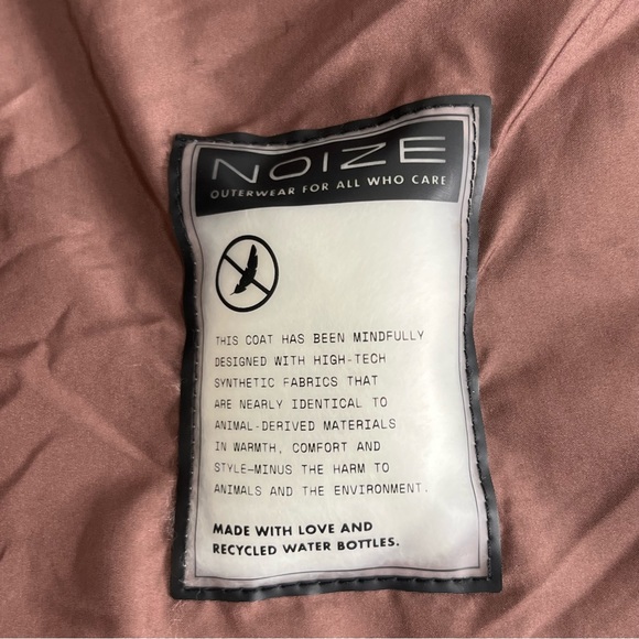 NOIZE Athena Metallic Hooded Puffer Jacket - Picture 15 of 16